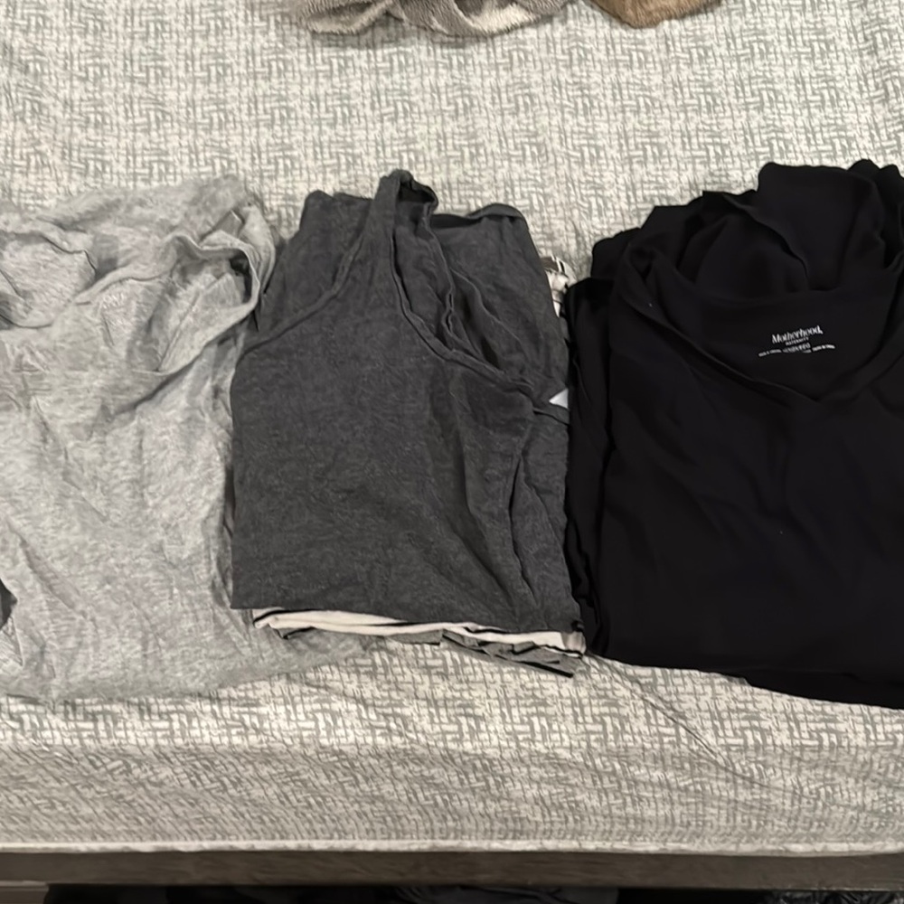 Motherhood Maternity Short Sleeve Tops and Old Navy